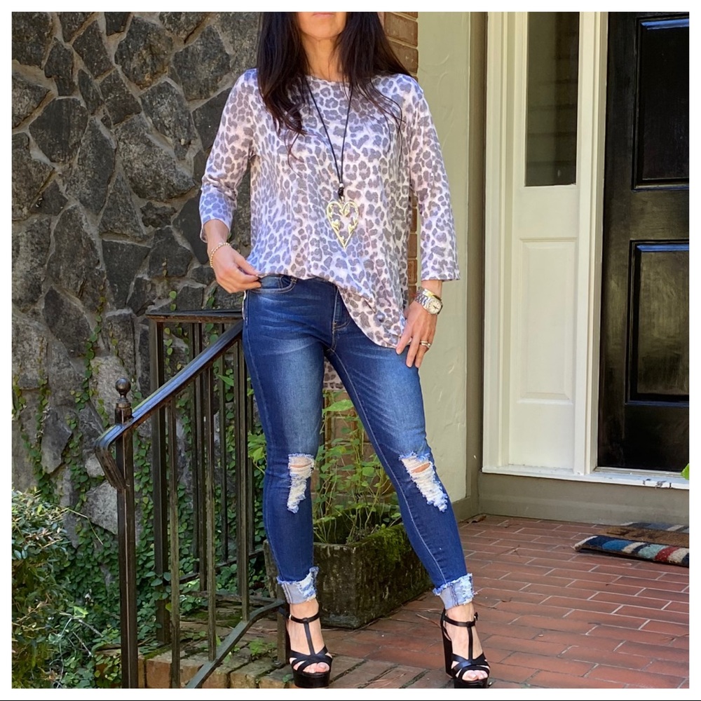 ✨LAST ONES✨Grey Leopard loose fit chic tunic top - Picture 4 of 9
